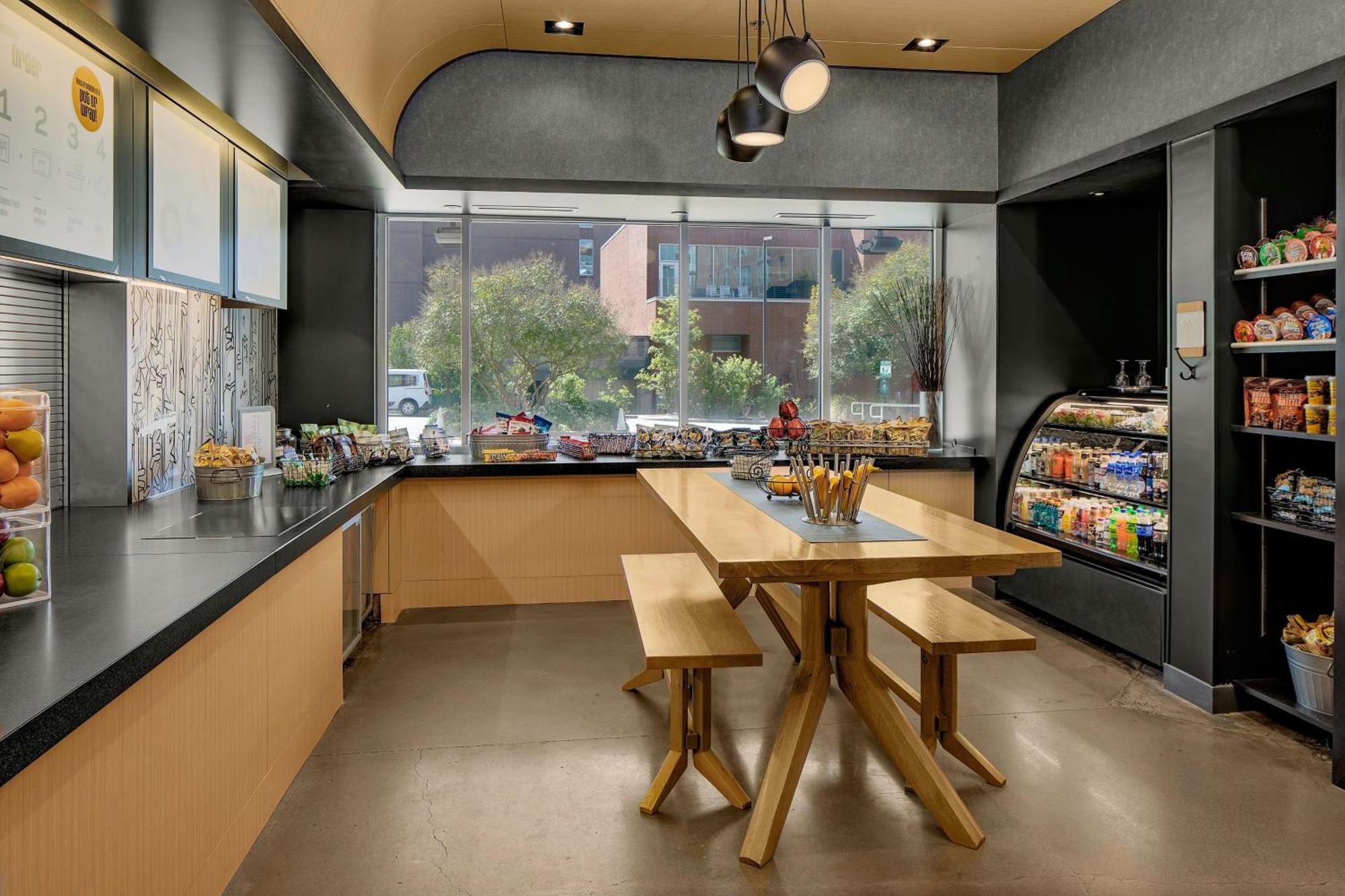 Aloft Hotel 3*
